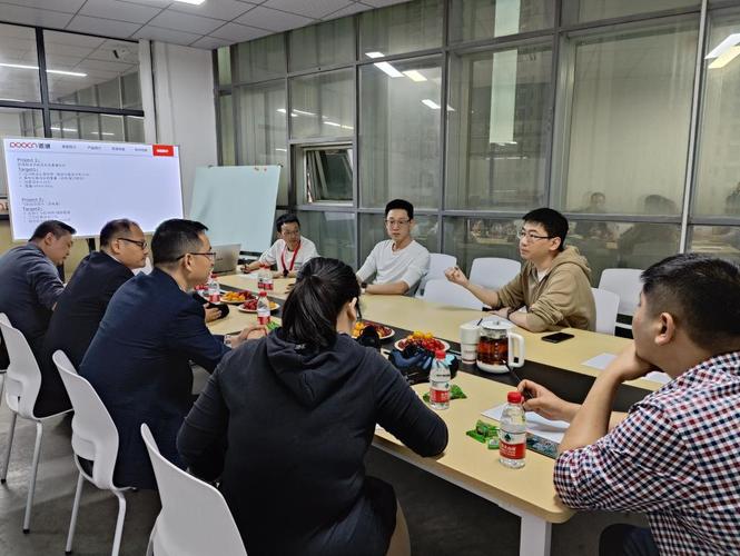 公司总经理杜章辉对学院一行的到访表示欢迎,介绍了道诚集团的基本